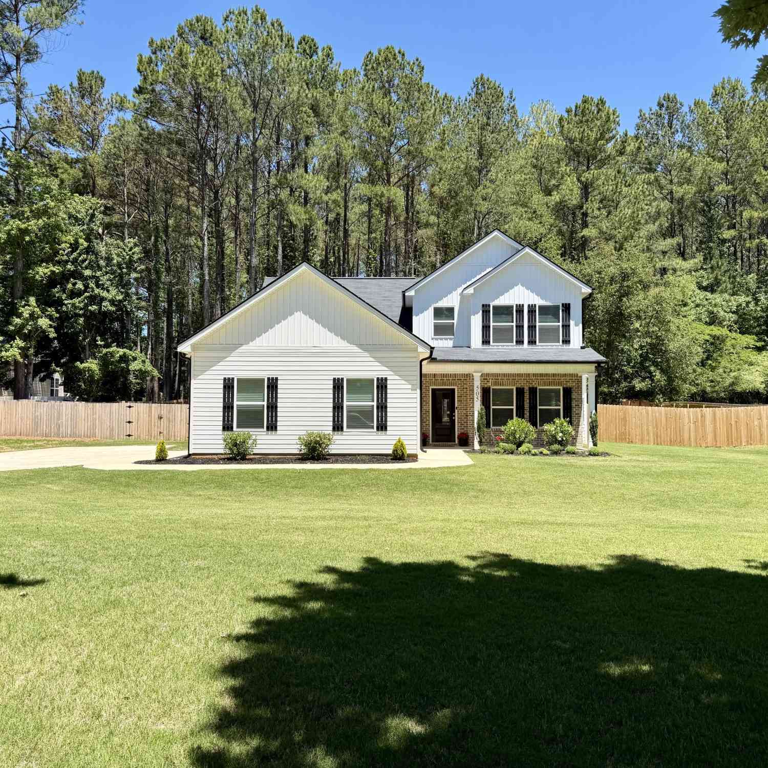 Homes For Sale - 505 Kaitlin Circle<br/> Griffin, GA 30223
