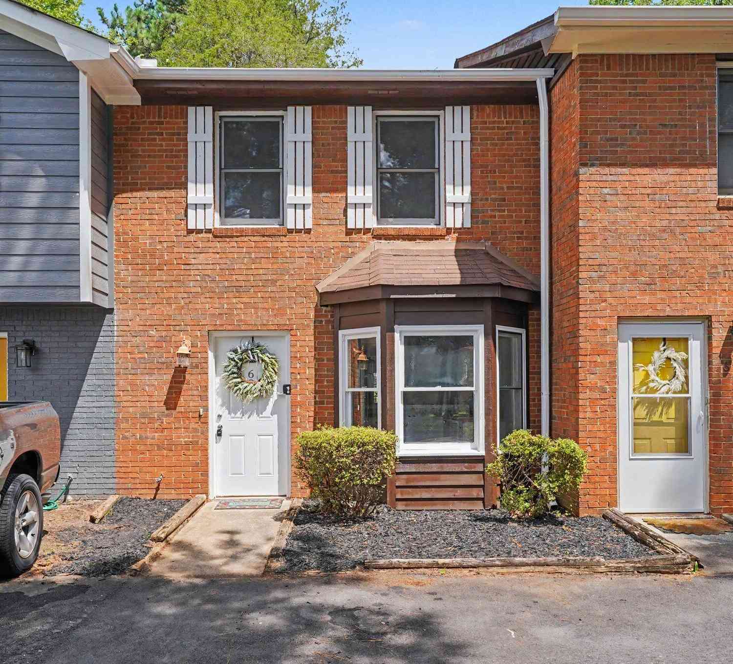 Townhouse For Sale - 637 Hunting Creek Lane SE<br/> Conyers, GA 30013