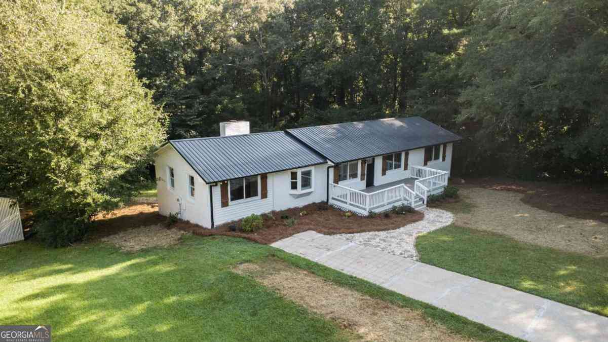 Homes For Sale - 930 Honeysuckle Trail<br/> Winder, GA 30680