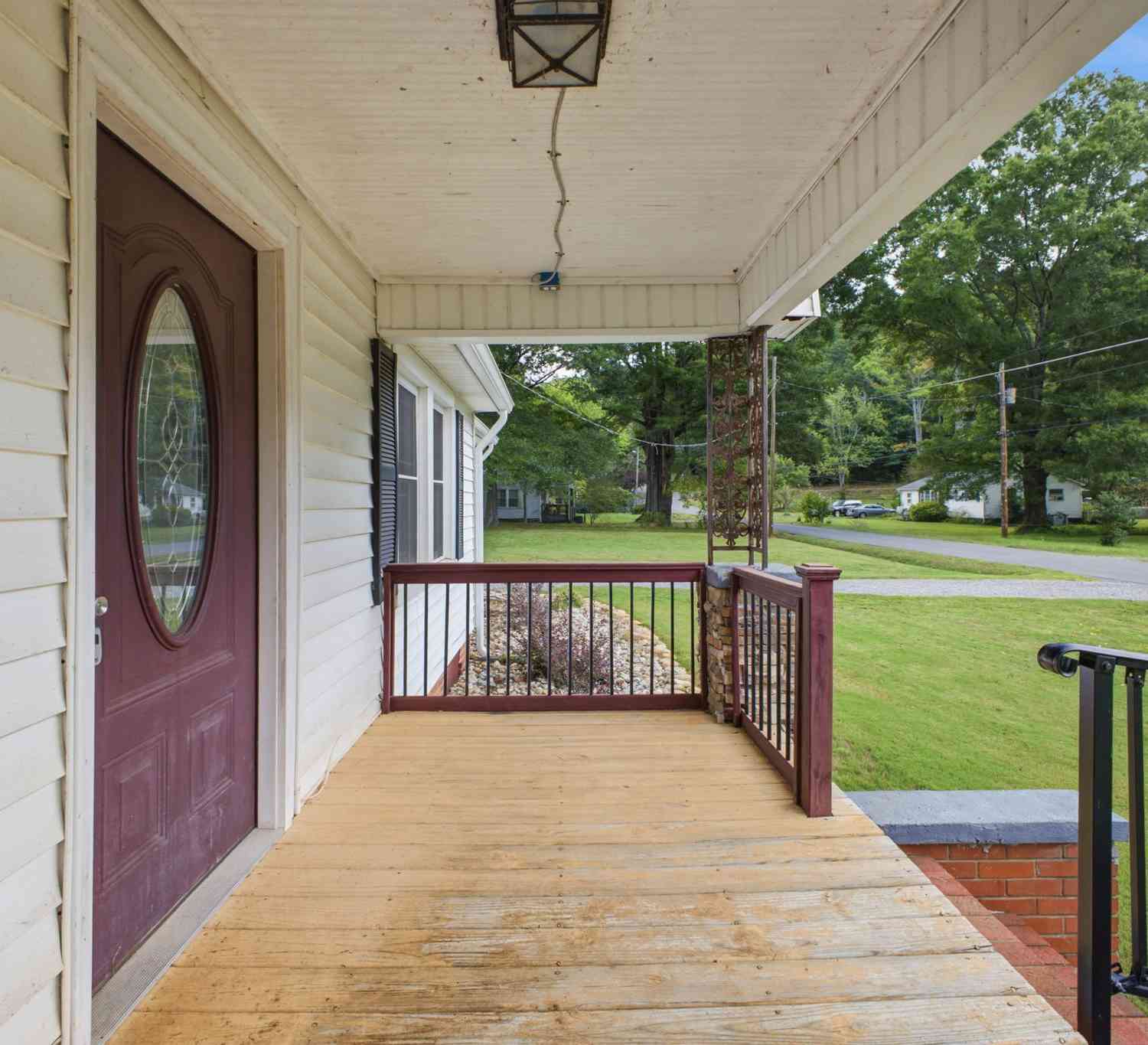 Homes For Sale - 38 Nelson Street<br/> Silver Creek, GA 30173
