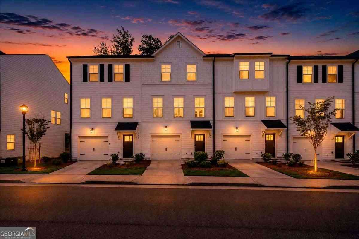 Townhouse For Sale - 140 Werner Brook Way SW<br/> Atlanta, GA 30354