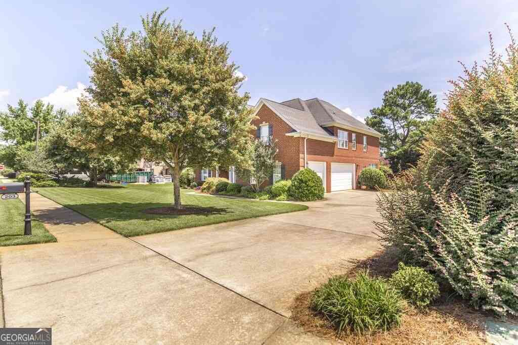 Homes For Sale - 203 Avondale Circle<br/> Warner Robins, GA 31088