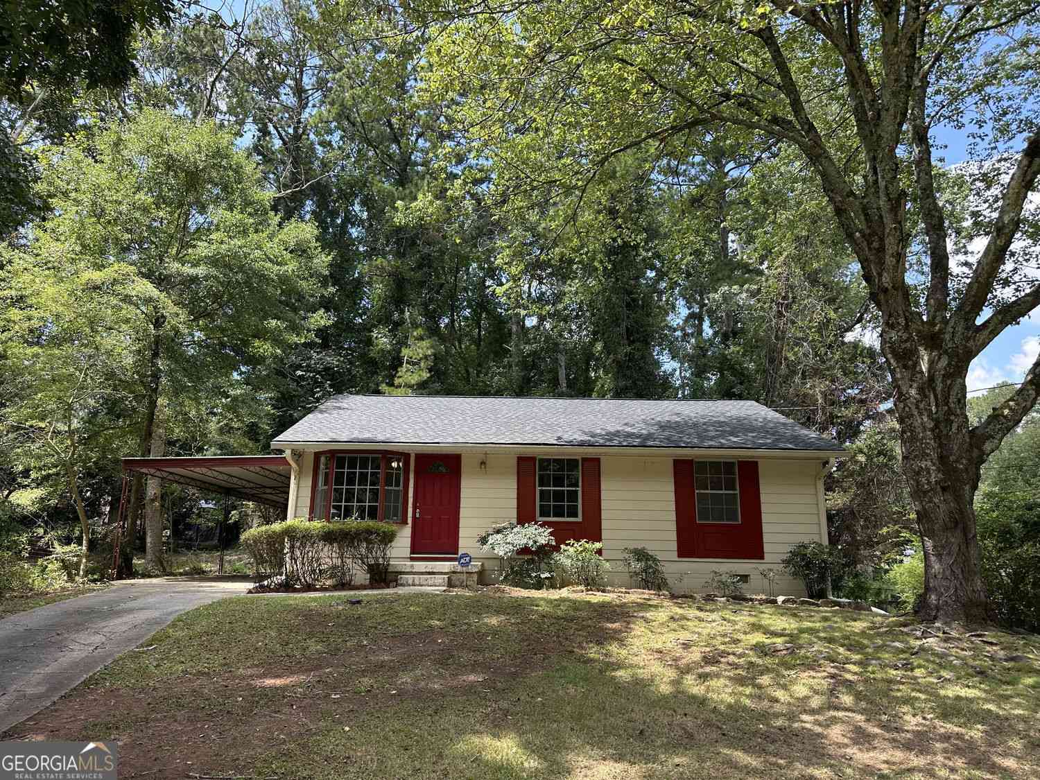 Homes For Sale - 6177 Crestview Lane<br/> Forest Park, GA 30297