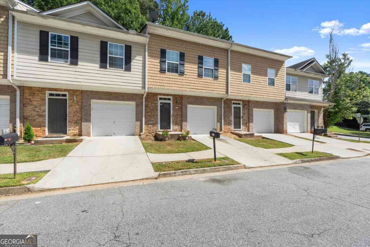 Townhouse For Sale - 5016 Lower Elm Street<br/> Atlanta, GA 30349