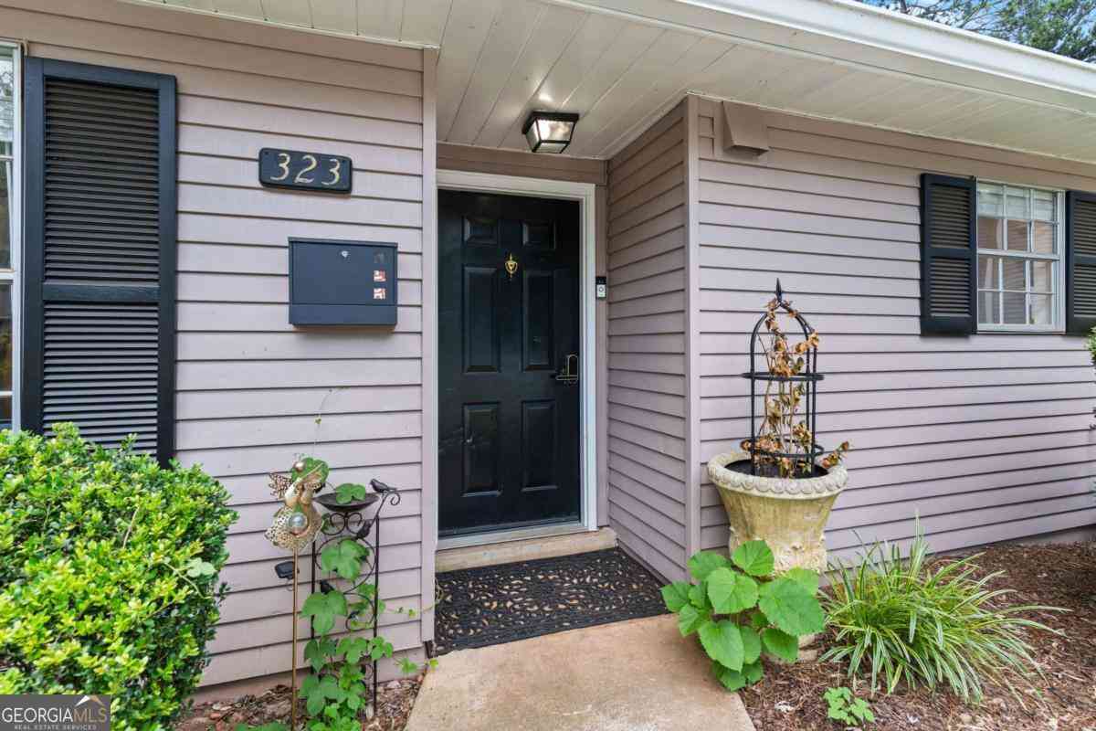 Condo For Sale - 323 Cabaret Court SW<br/> Marietta, GA 30064