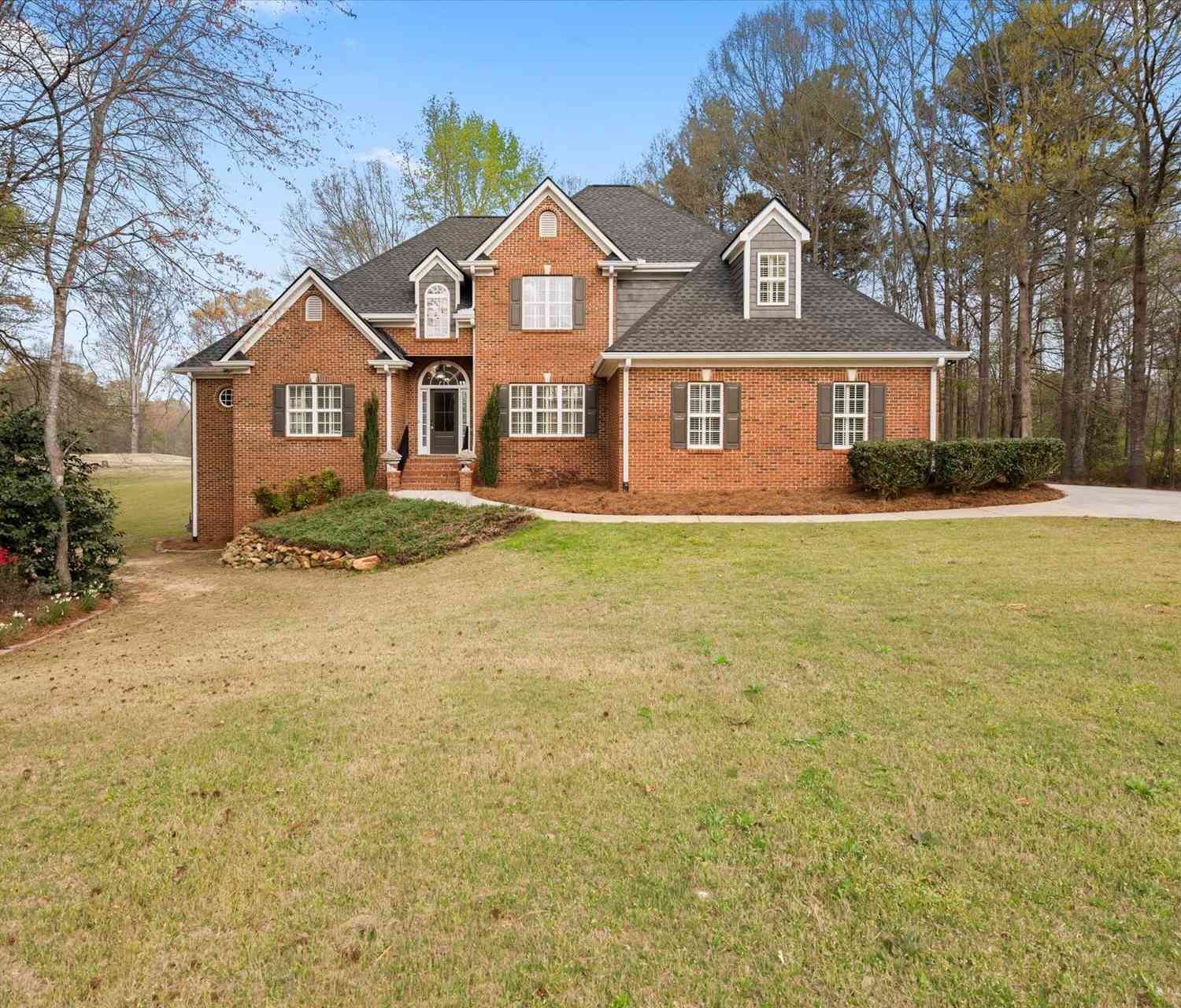 Homes For Sale - 304 Pinehurst Way<br/> Carrollton, GA 30116
