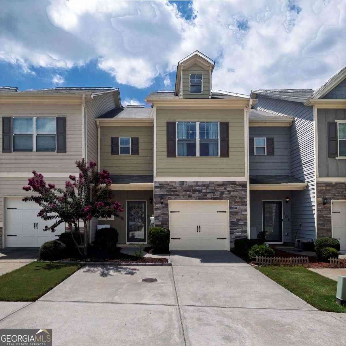 Townhouse For Sale - 308 Valley Crossing<br/> Canton, GA 30114