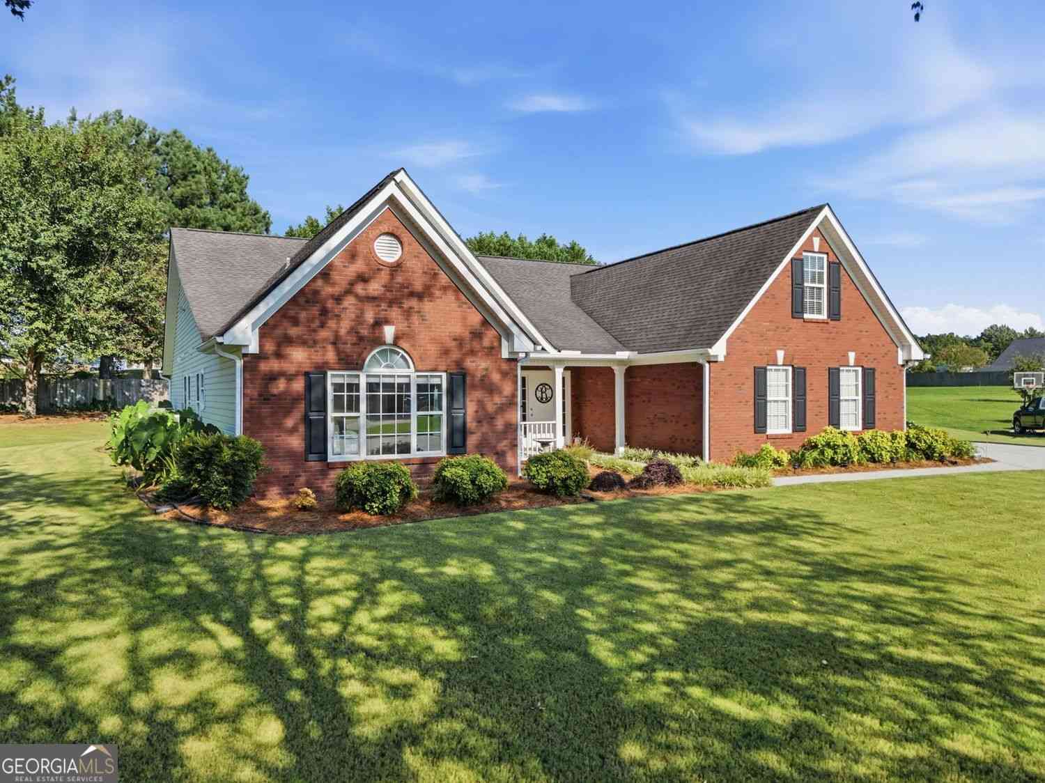 Homes For Sale - 1408 Hidden Cove<br/> Loganville, GA 30052
