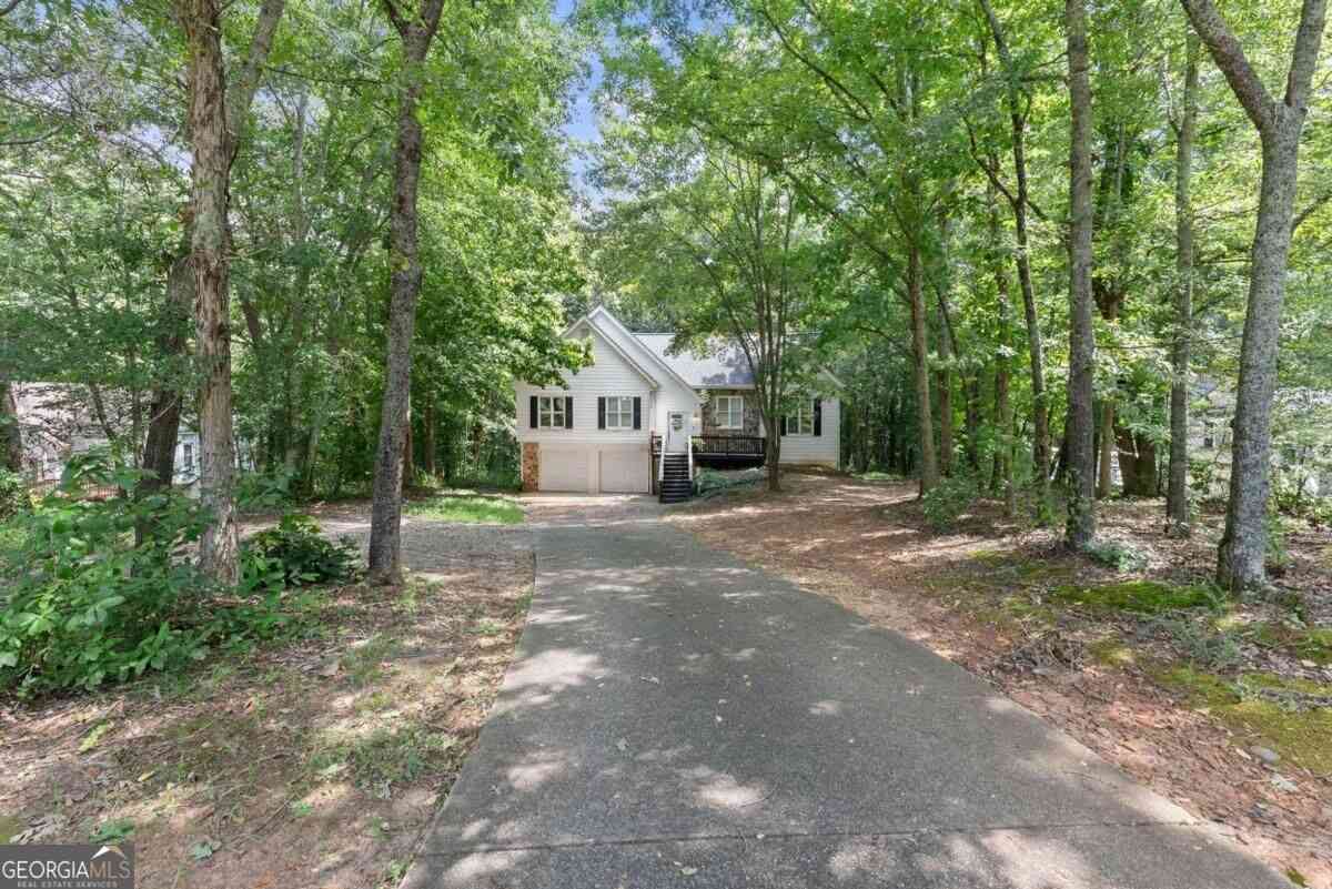 Homes For Sale - 6055 Rolling Oaks Lane<br/> Cumming, GA 30040