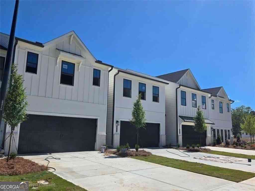 Townhouse For Sale - 7473 Clover Lane #131<br/> Flowery Branch, GA 30542
