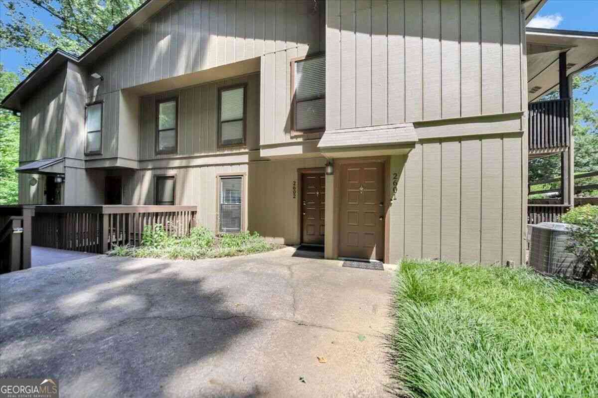 Condo For Sale - 2602 Cumberland Court SE<br/> Smyrna, GA 30080