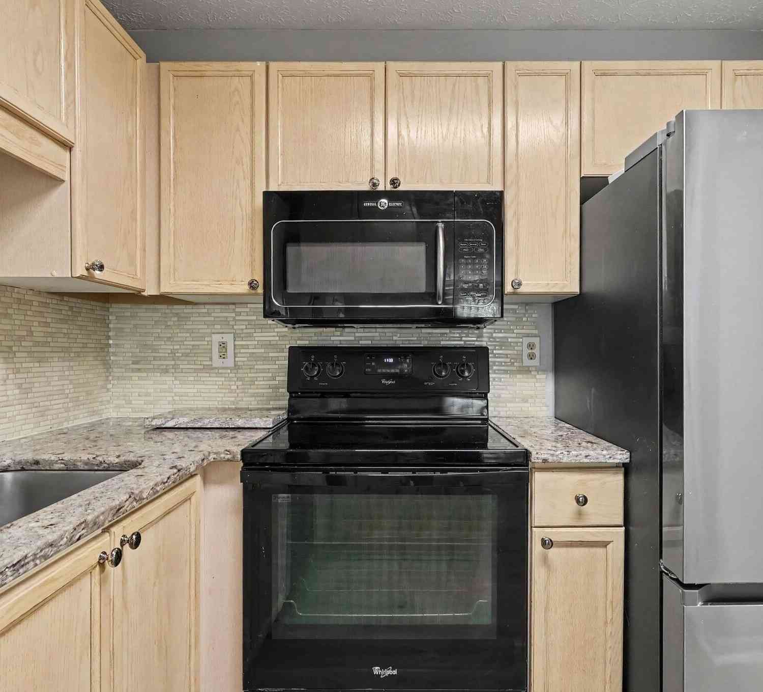 Condo For Sale - 121 Bentley Place<br/> Dekalb County, Tucker, GA 30084