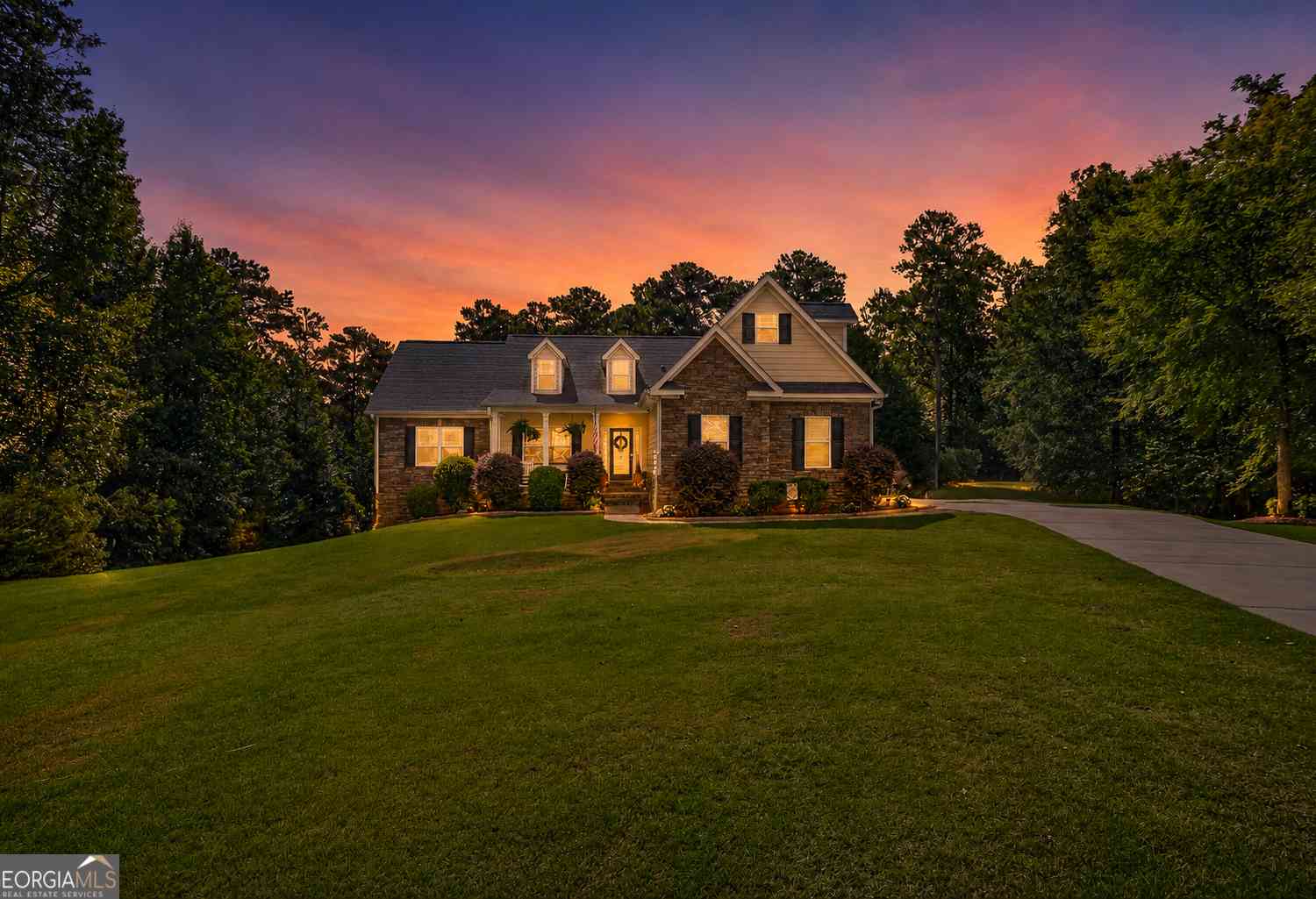 Homes For Sale - 171 Windsor Court<br/> Williamson, GA 30292