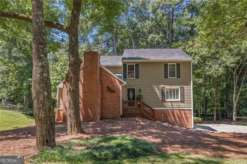 Homes For Sale - 2369 North Forest Drive<br/> Marietta, GA 30062