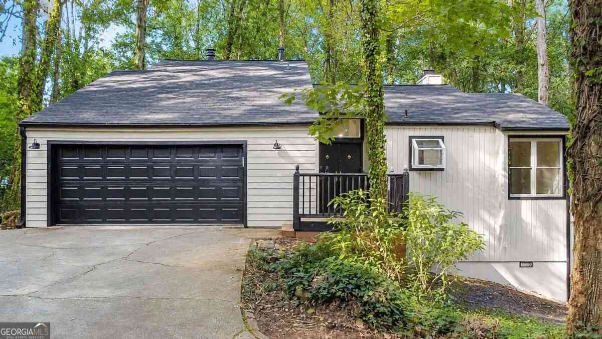 Homes For Sale - 210 Brandenburgh Circle<br/> Roswell, GA 30075