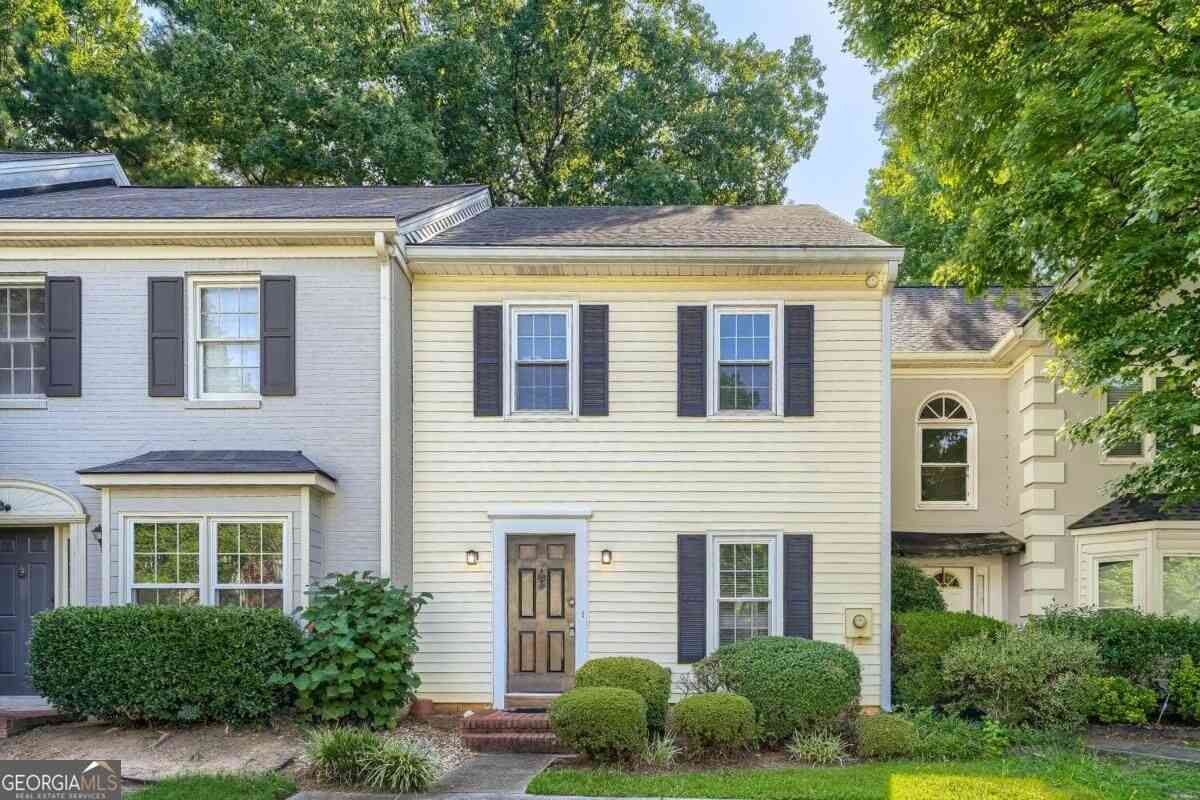 Condo For Sale - 594 Harcourt Place SE<br/> Marietta, GA 30067