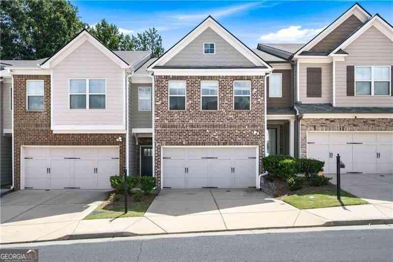 Townhouse For Sale - 5825 Radford Loop<br/> Fairburn, GA 30213