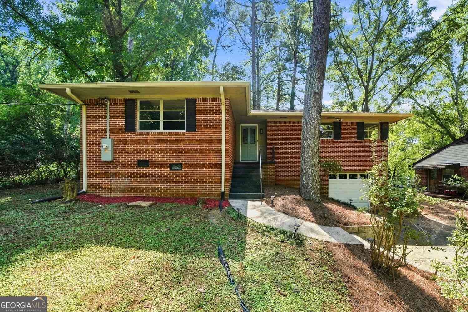 Homes For Sale - 128 Dickson Court<br/> Marietta, GA 30066