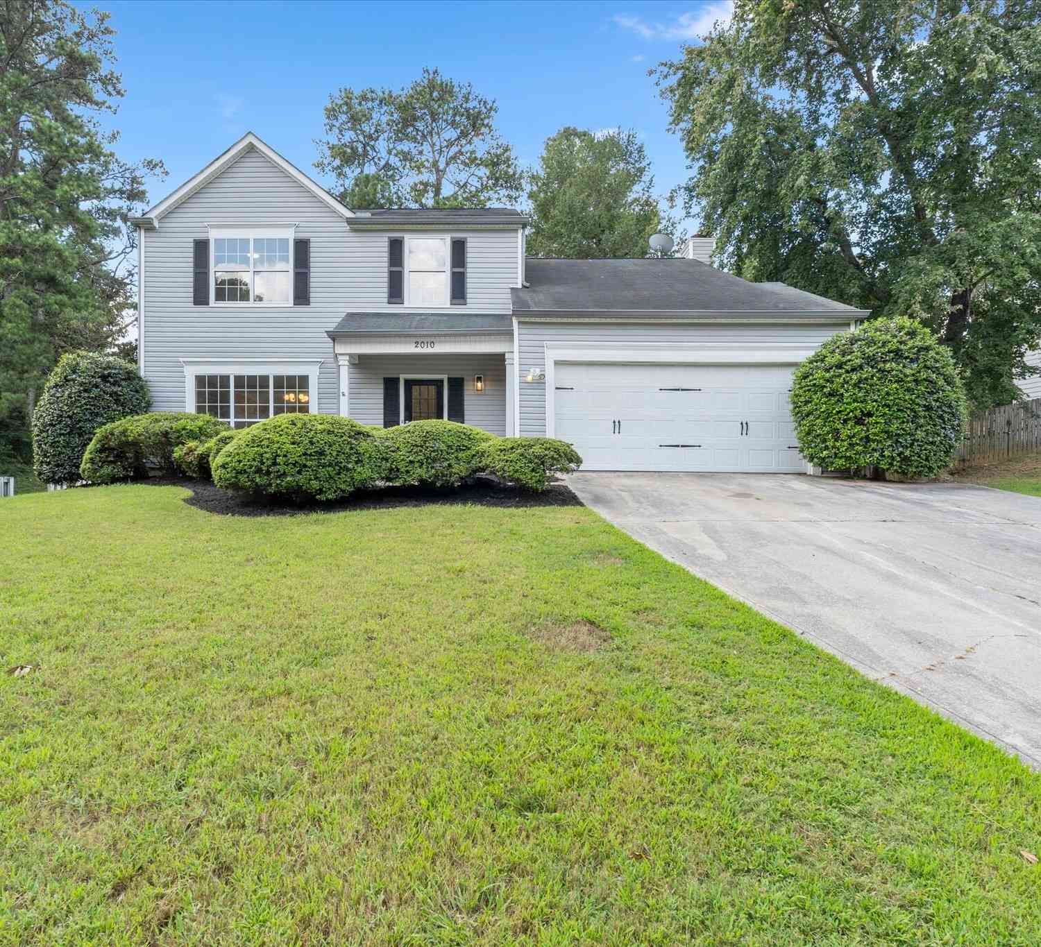 Homes For Sale - 2010 Buckley Trail<br/> Snellville, GA 30078
