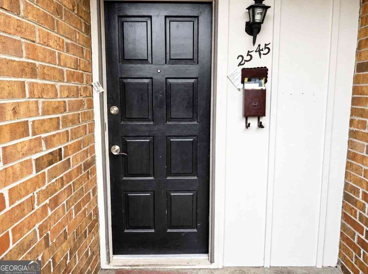 Condo For Sale - 2545 Bradford Square NE<br/> Atlanta, GA 30345