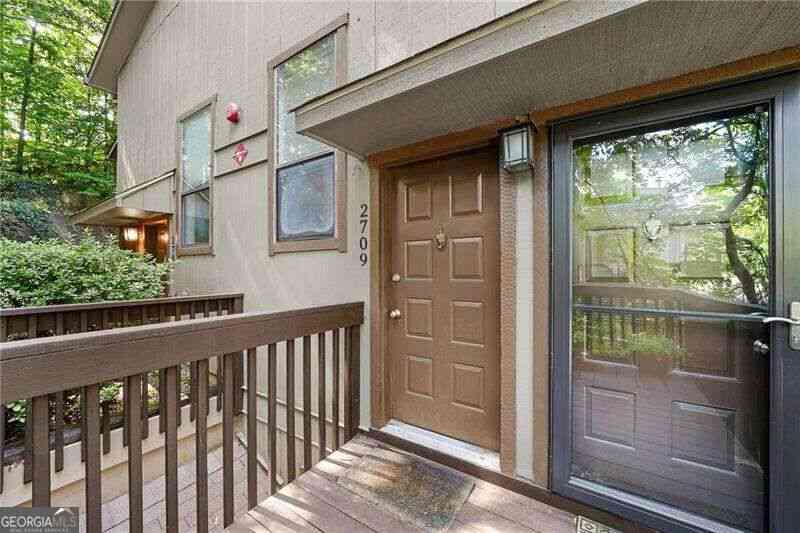 Condo For Sale - 2709 Cumberland Court SE<br/> Smyrna, GA 30080