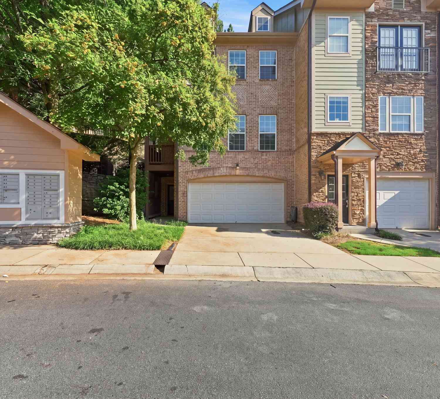 Townhouse For Sale - 1431 Ashford Creek Circle NE<br/> Atlanta, GA 30319