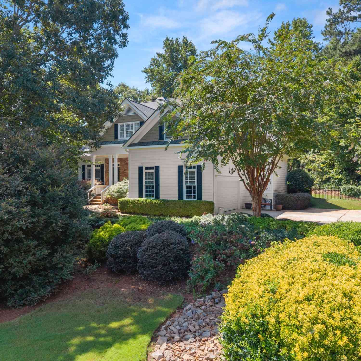 Homes For Sale - 4614 Chartwell Chase Court<br/> Flowery Branch, GA 30542