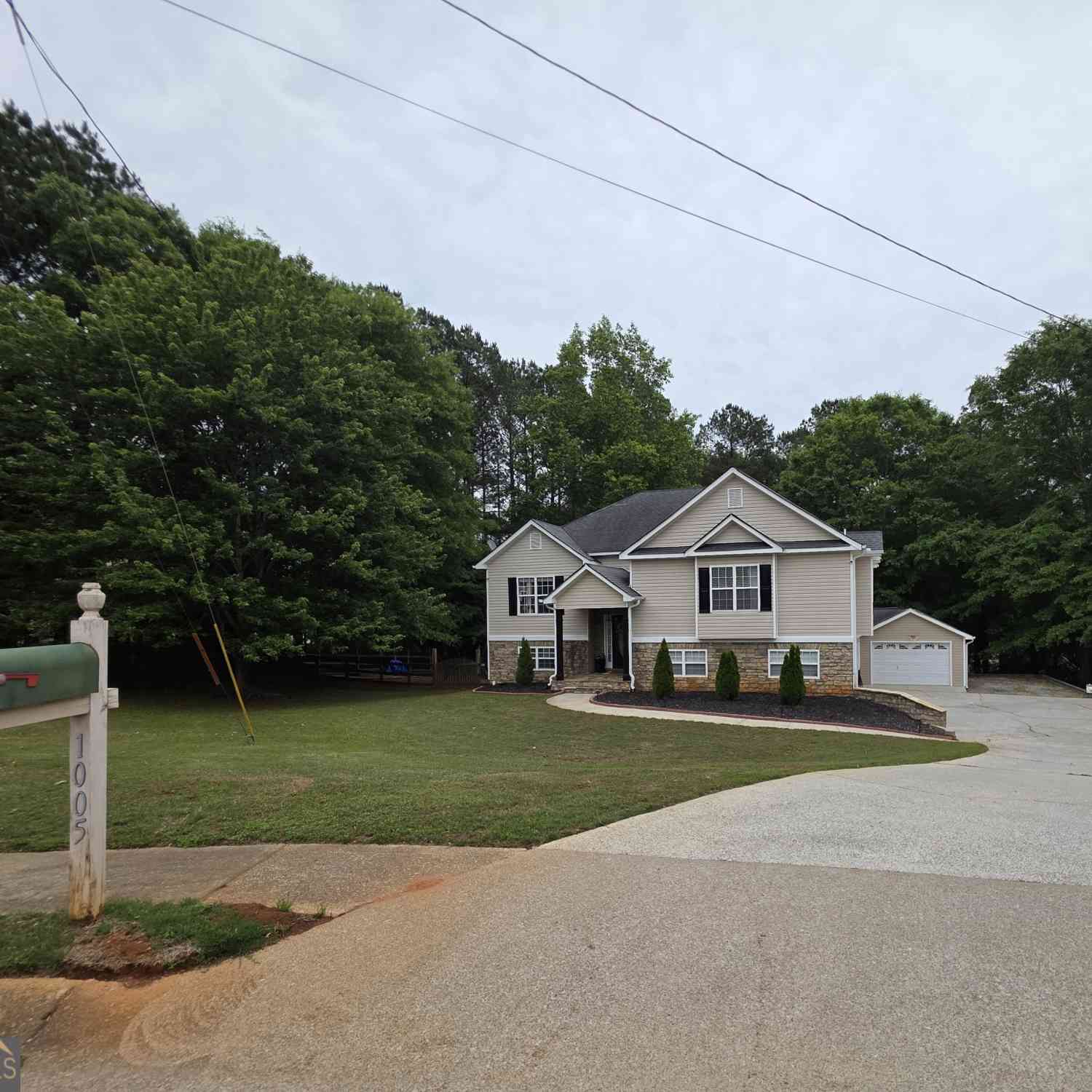 Homes For Sale - 1005 Creek Run Place<br/> Temple, GA 30179