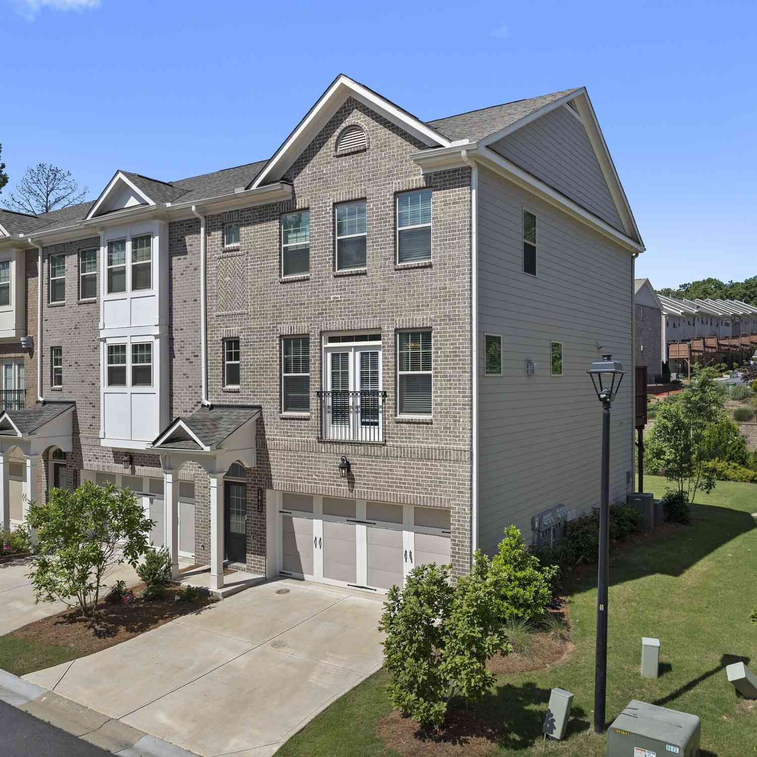 Townhouse For Sale - 2042 Violet Lane<br/> Dekalb County, Brookhaven, GA 30319