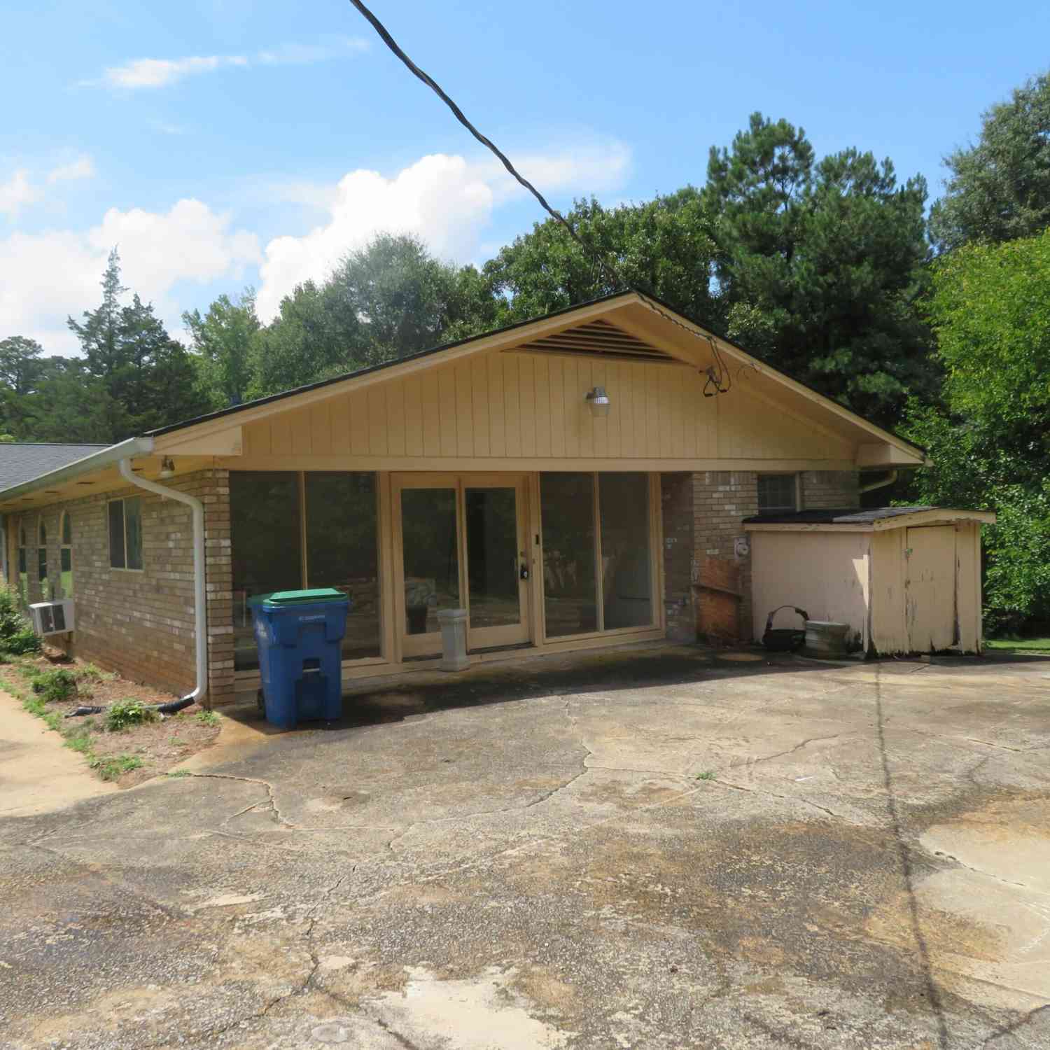 Homes For Sale - 6505 Cherie Lane<br/> South Fulton, GA 30349