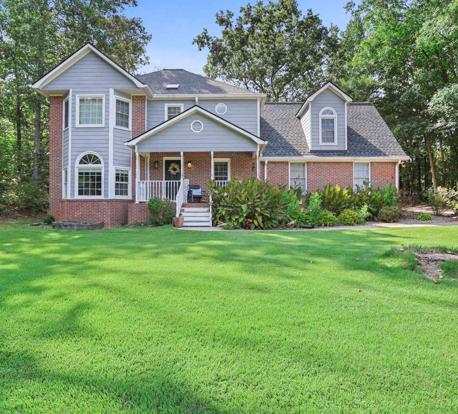 Homes For Sale - 232 Lakewood Drive<br/> Carrollton, GA 30117