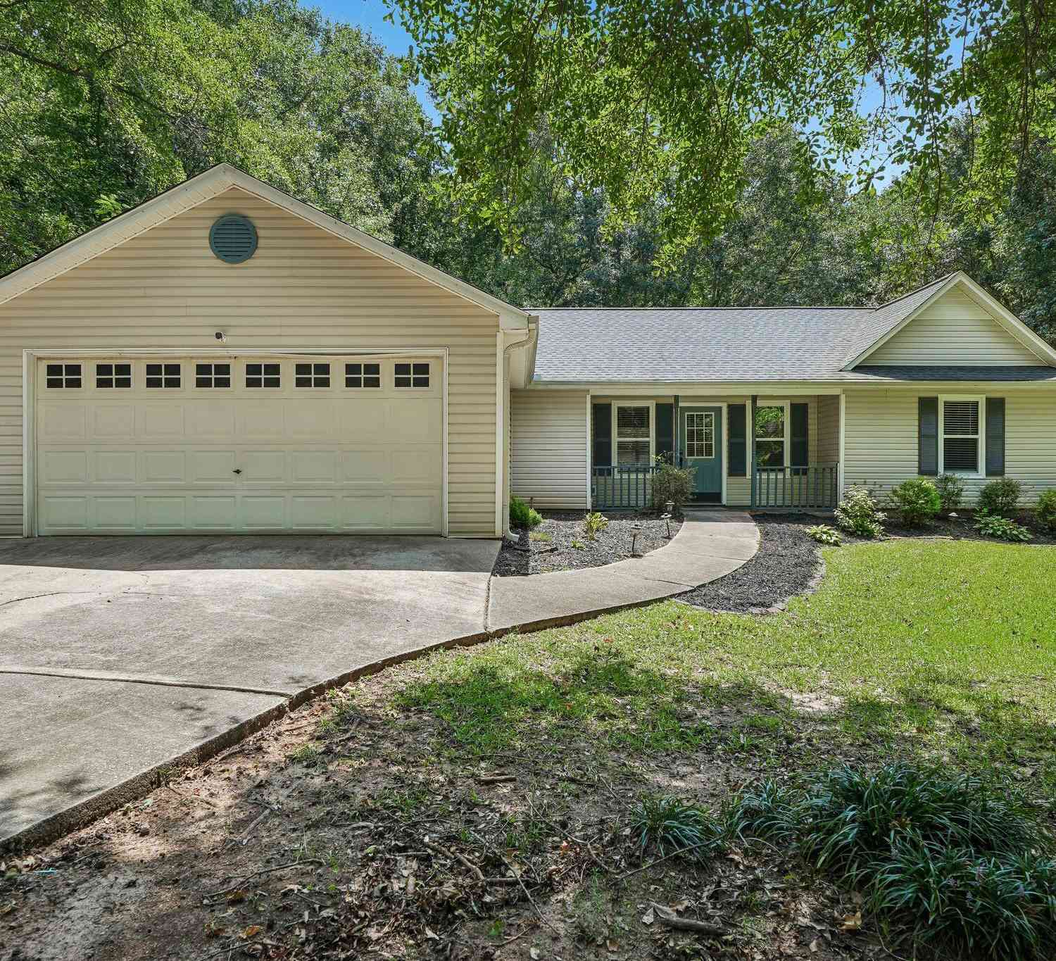 Homes For Sale - 131 Homestead Way<br/> Locust Grove, GA 30248