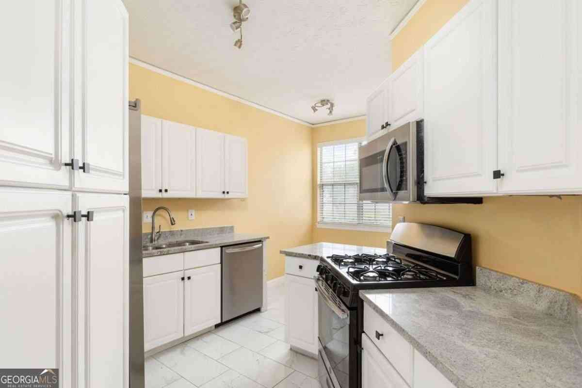 Townhouse For Sale - 476 Fraser Street SE<br/> Atlanta, GA 30312