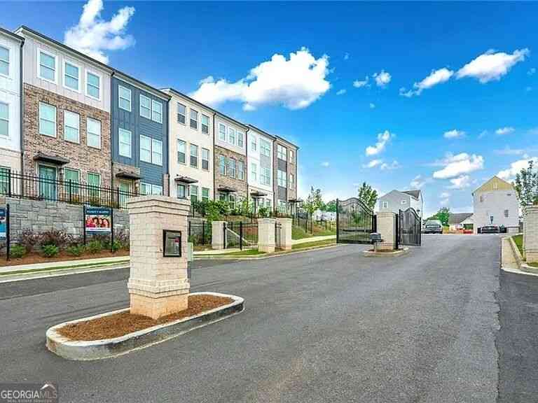 Townhouse For Sale - 2635 Creekside Drive NW<br/> Atlanta, GA 30318