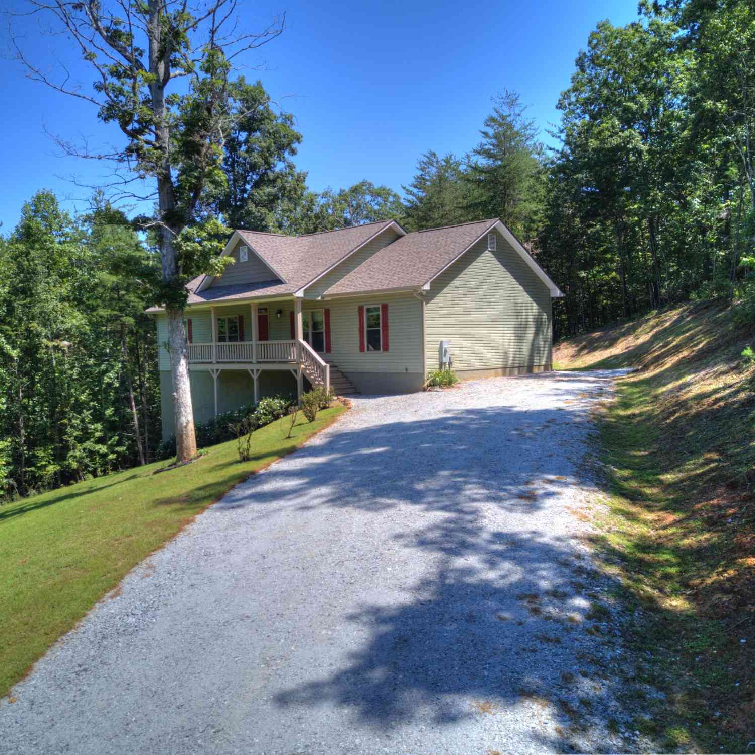 Homes For Sale - 294 Rainbow Circle<br/> Cleveland, GA 30528
