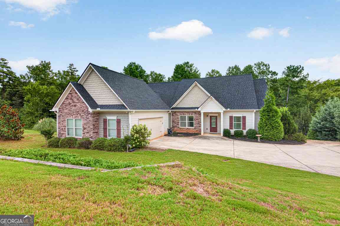 Homes For Sale - 2854 Shadowstone Way<br/> Winder, GA 30680