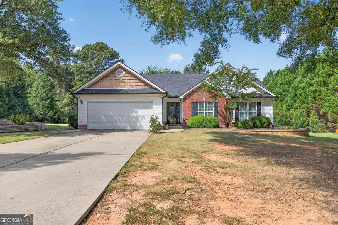 Homes For Sale - 800 Custom Lane<br/> Winder, GA 30680