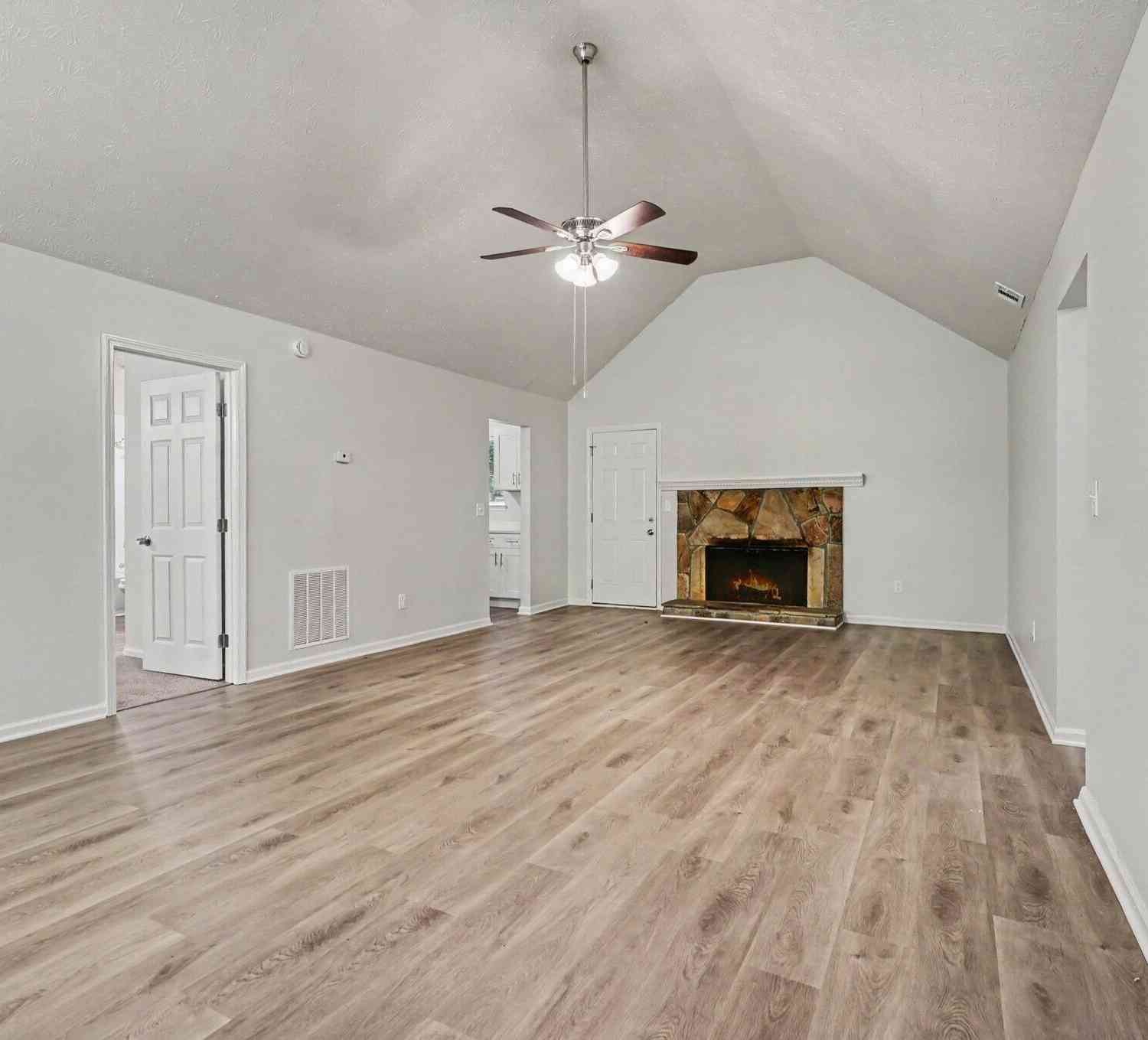 Homes For Sale - 3503 Warwick Way<br/> Snellville, GA 30039