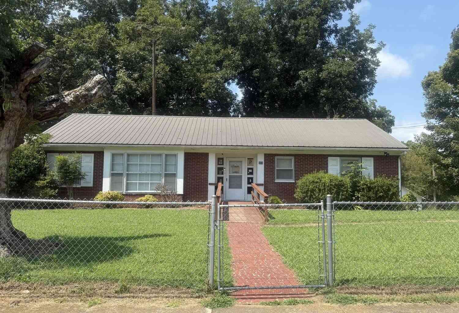 Homes For Sale - 308 S Cherokee Street<br/> Lafayette, GA 30728
