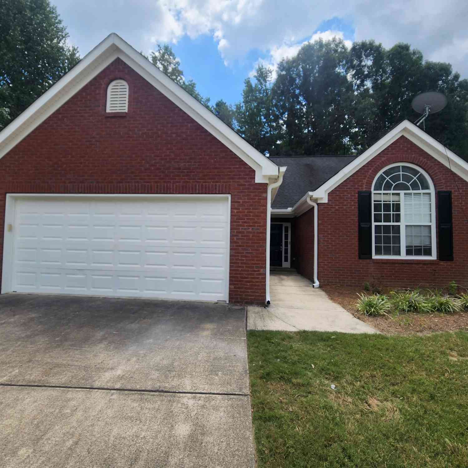 Homes For Sale - 180 Brookestone Point<br/> Fayetteville, GA 30215