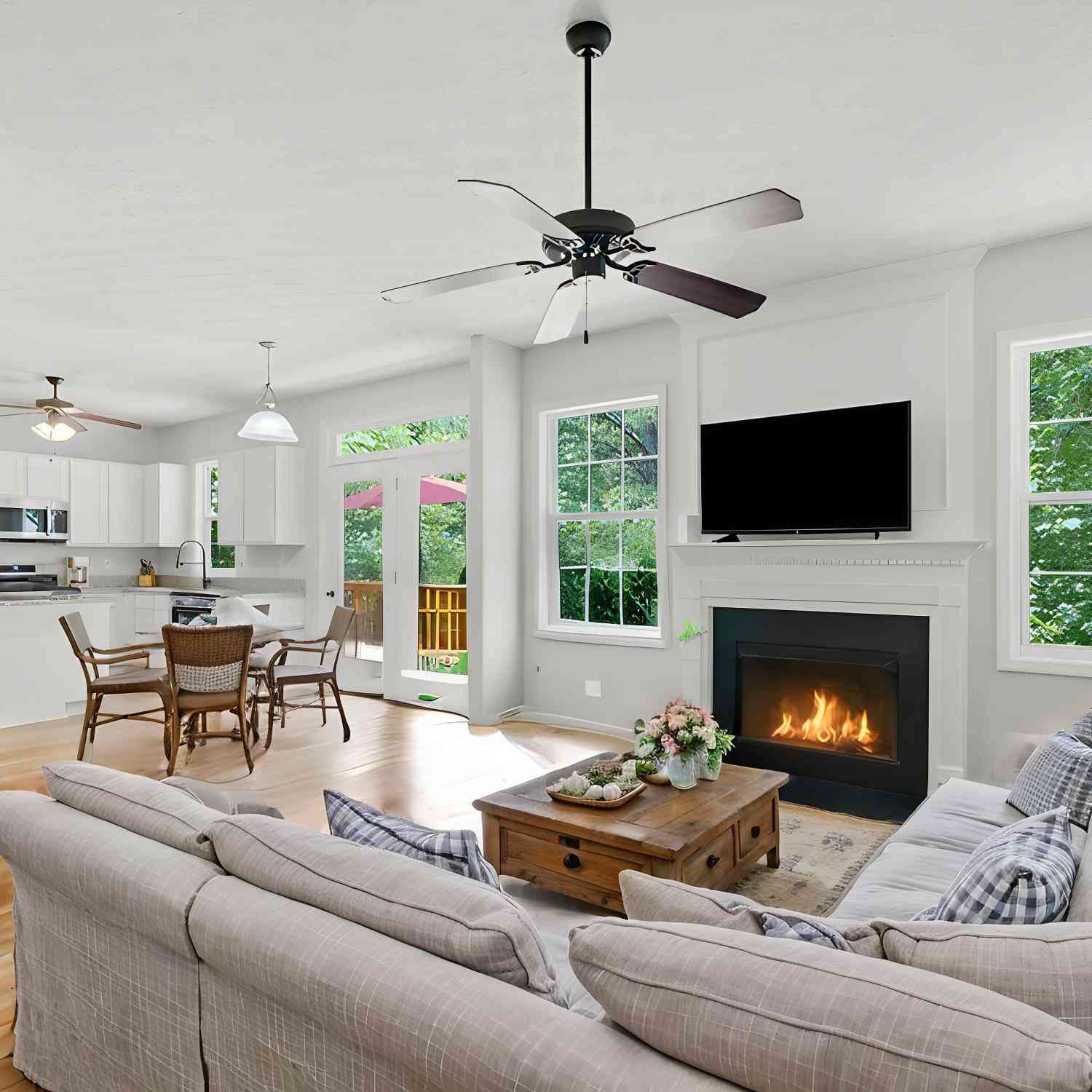 Homes For Sale - 352 Park Creek Ridge<br/> Woodstock, GA 30188