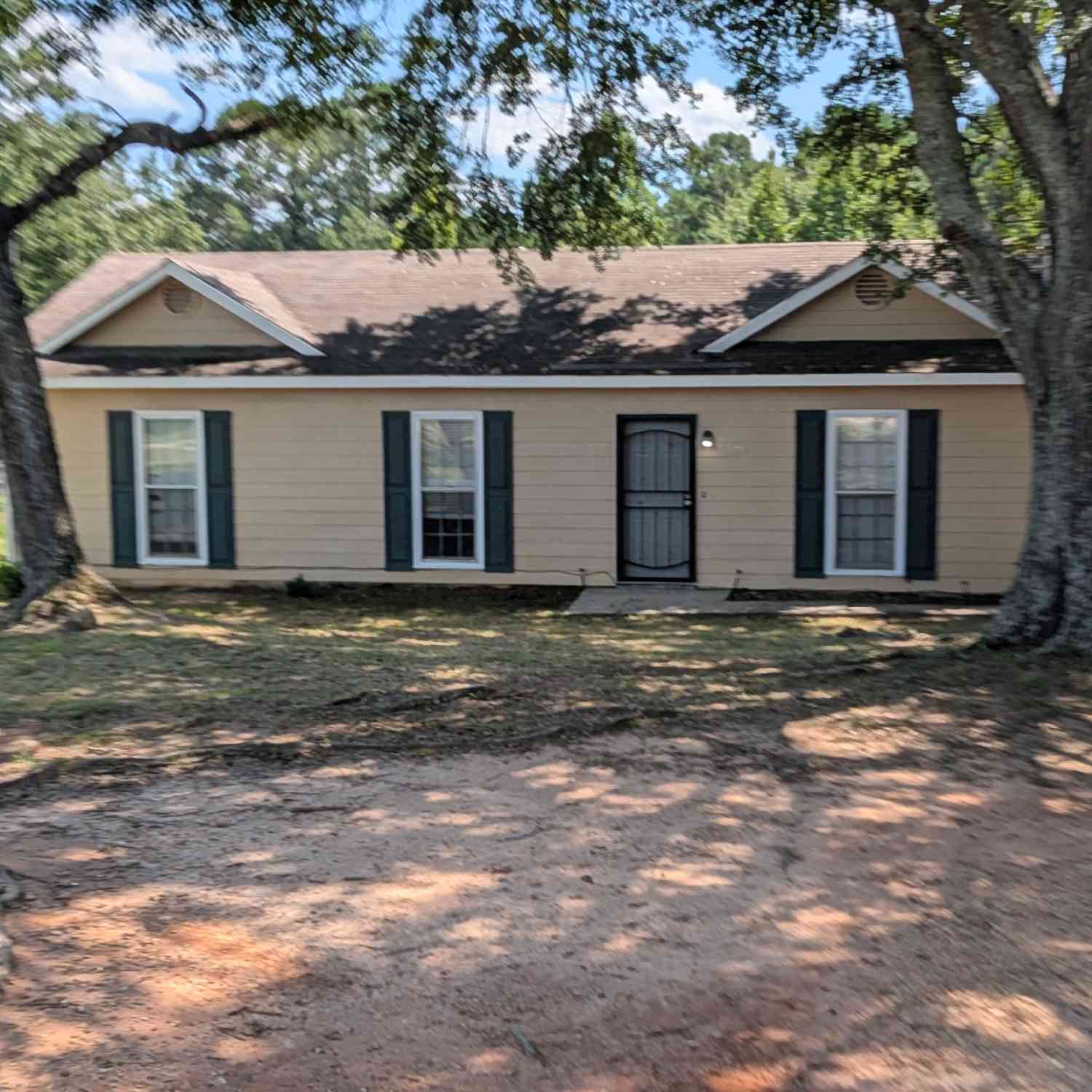 Homes For Sale - 1070 Lower Big Springs Road<br/> Lagrange, GA 30241