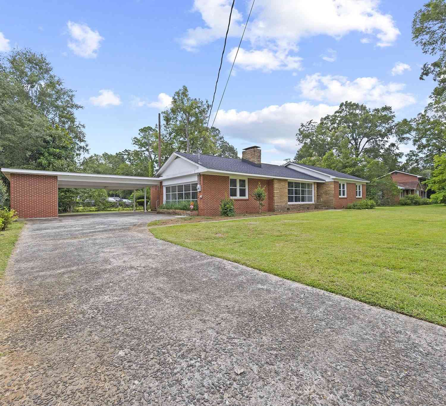 Homes For Sale - 402 Westview Drive<br/> Fort Valley, GA 31030