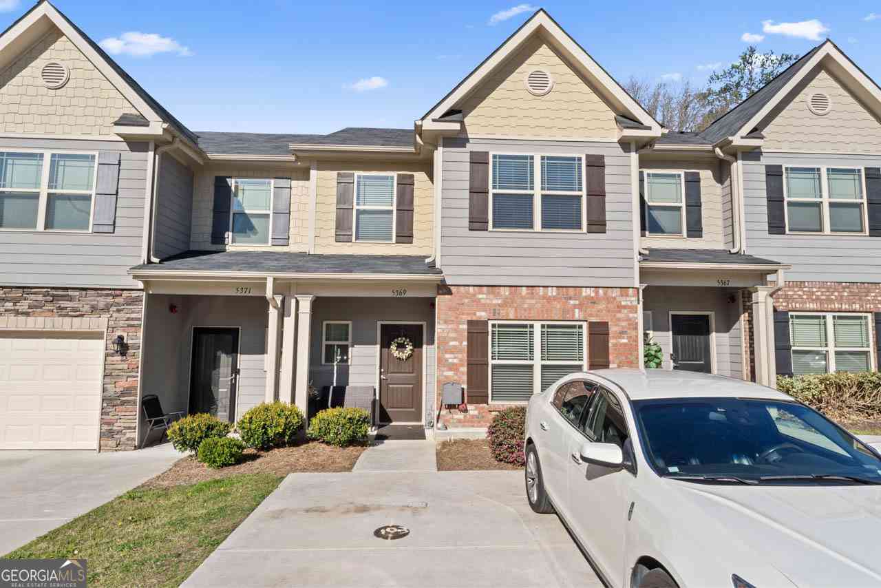 Townhouse For Sale - 5369 Creekview Way<br/> Morrow, GA 30260