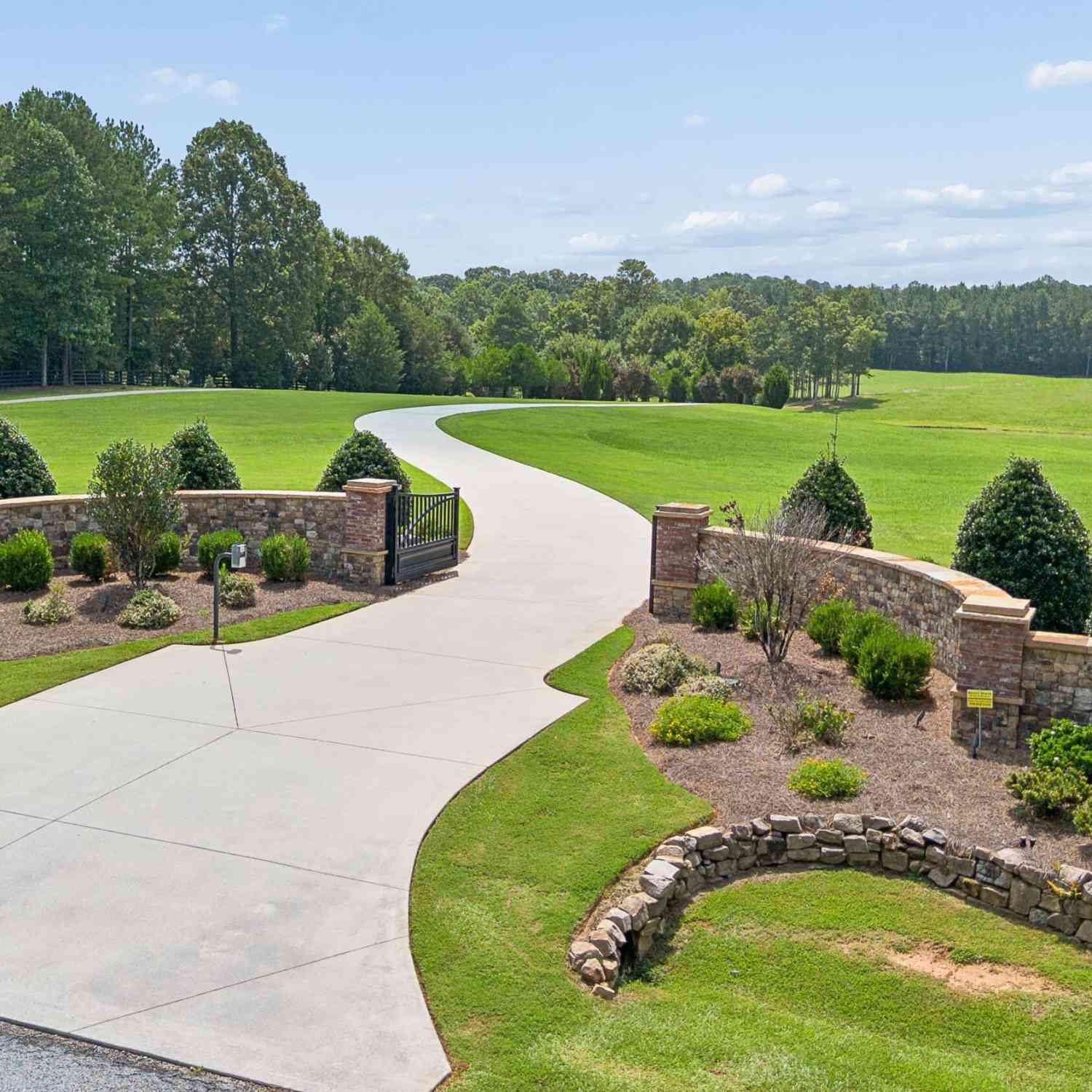 Homes For Sale - 195 Green Meadow Lane<br/> Fayette County, Fayetteville, GA 30215