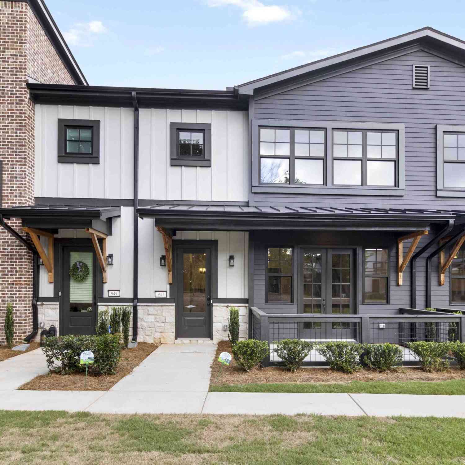 Townhouse For Sale - 947 Willingham Drive #2<br/> Hapeville, GA 30354