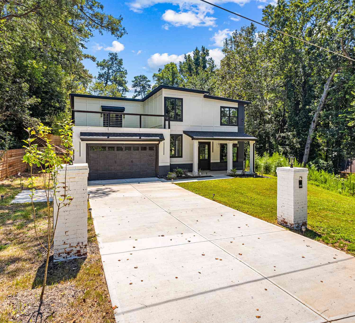 Homes For Sale - 6465 Yacht Club Road<br/> Flowery Branch, GA 30542