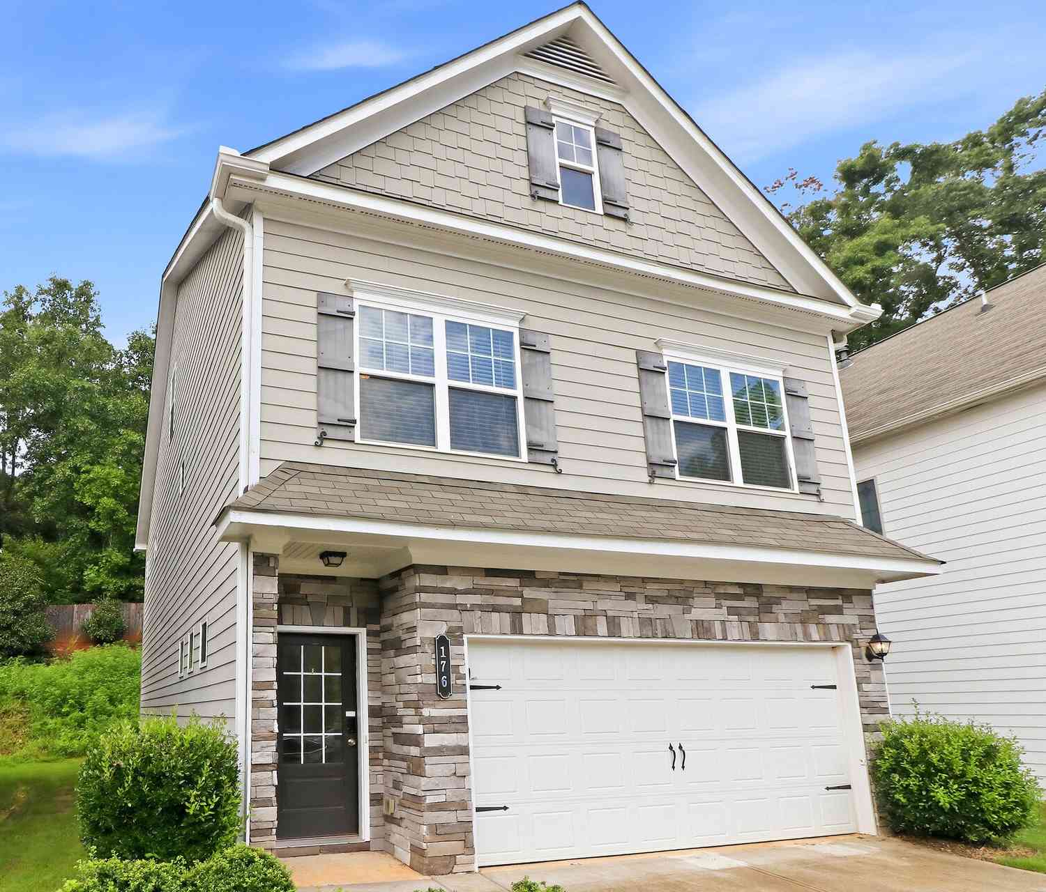 Homes For Sale - 176 Bryon Lane<br/> Acworth, GA 30102
