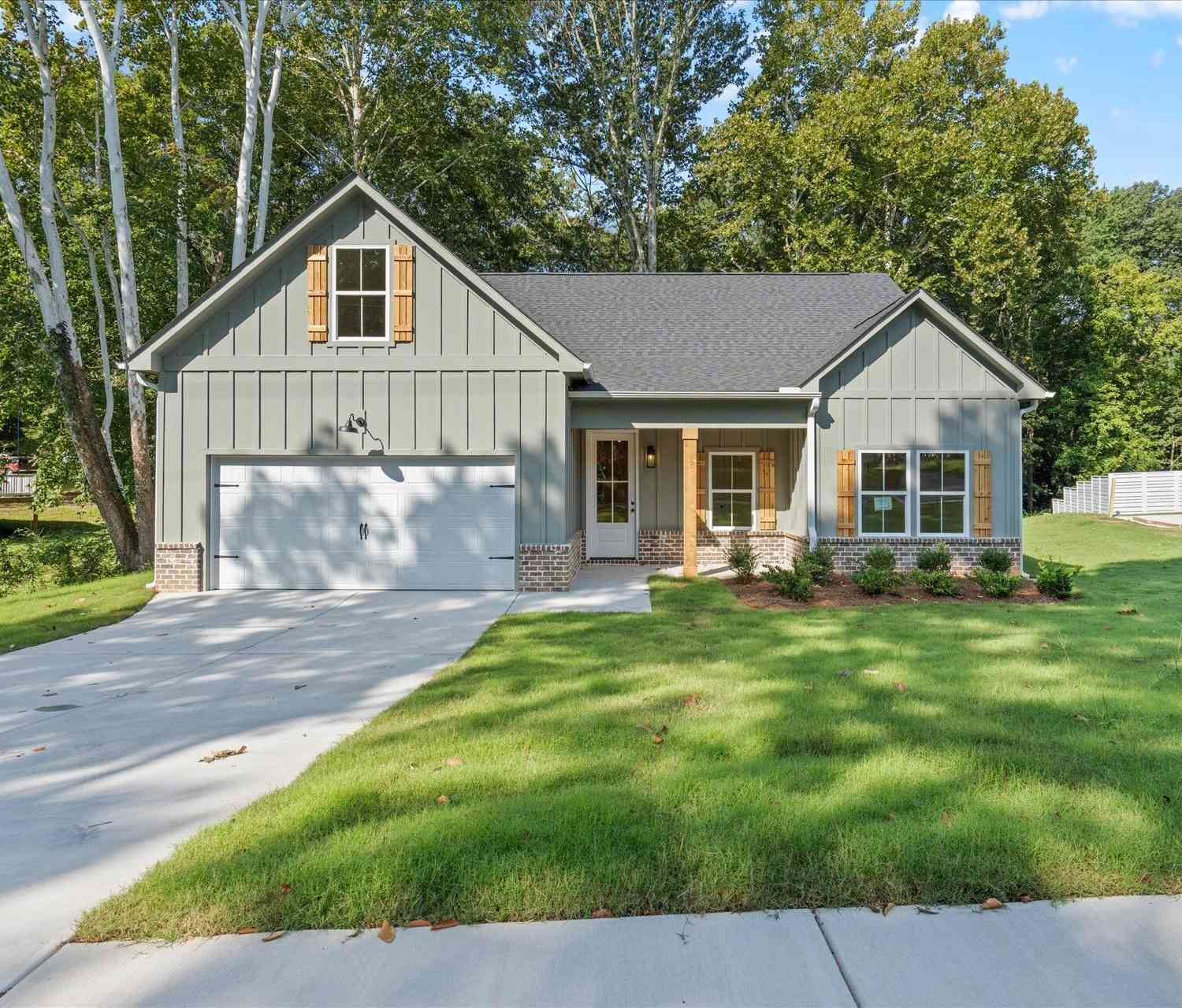 Homes For Sale - 105 Carrollton Street<br/> Temple, GA 30179