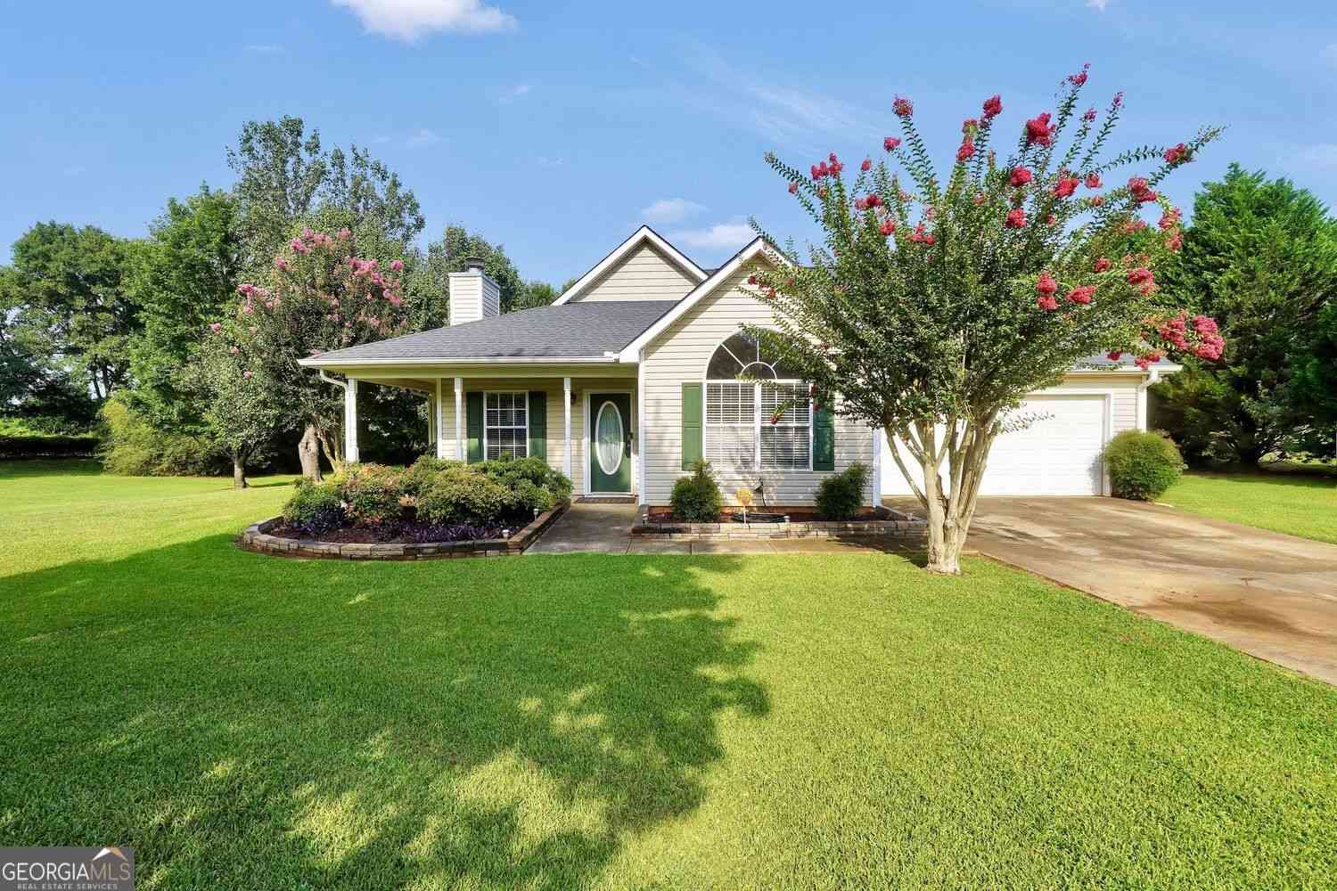 Homes For Sale - 1130 Larkspur Drive<br/> Locust Grove, GA 30248